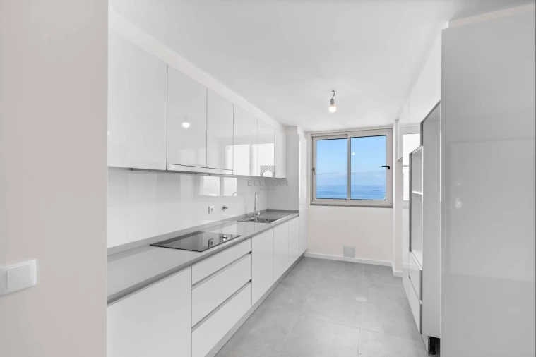 Apartamento T1 para Venda em São Martinho Foto 7