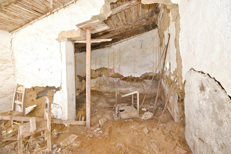 Moradia T0 para Venda em Martim Longo Foto 3