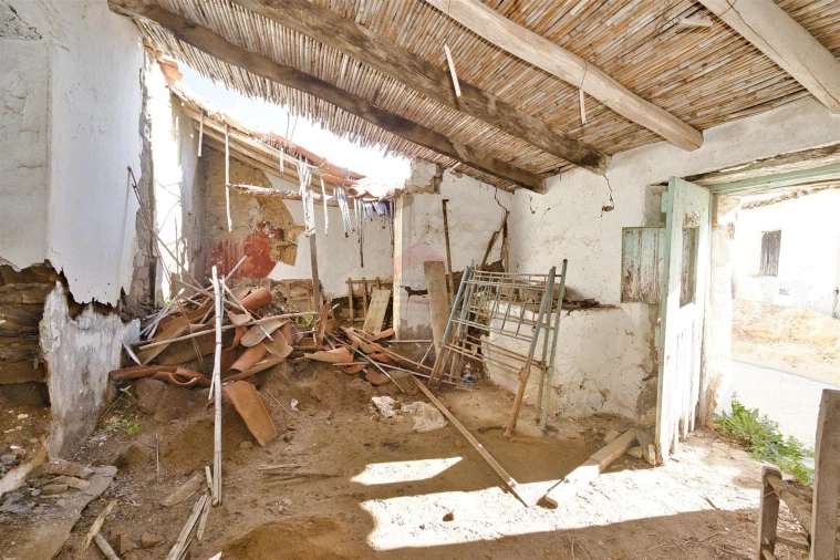 Moradia T0 para Venda em Martim Longo Foto 6