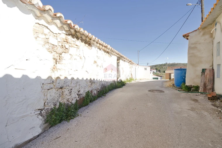 Moradia T0 para Venda em Martim Longo Foto 2