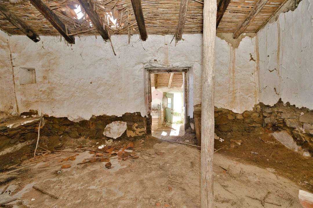 Moradia T0 para Venda em Martim Longo Foto 7