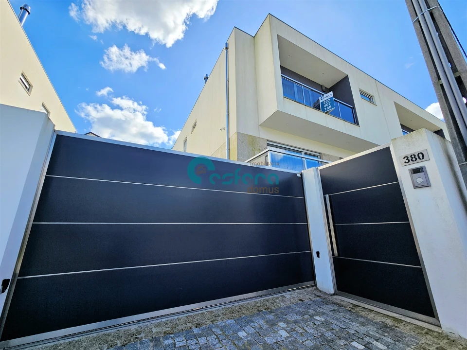 Moradia T4 para Venda em Lobão, Gião, Louredo e Guisande Foto 4