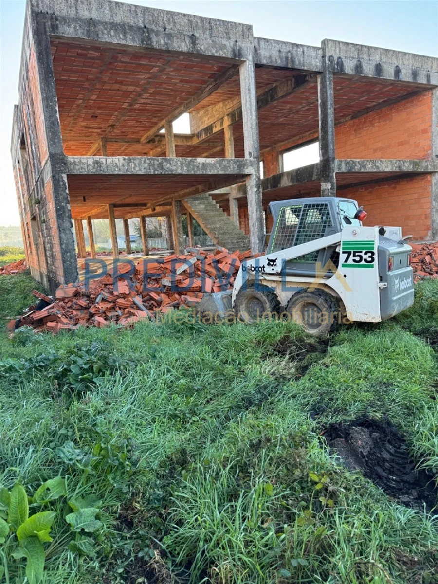 Moradia T4 para Venda em Nogueira e Silva Escura Foto 2