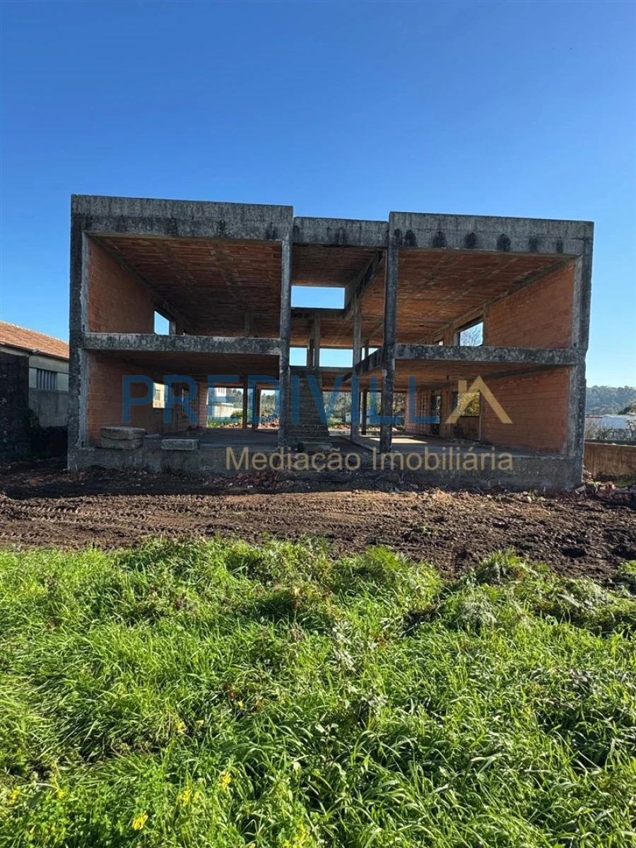 Moradia T4 para Venda em Nogueira e Silva Escura Foto 1