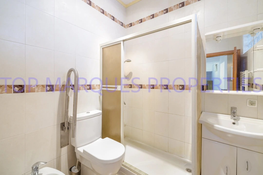Apartamento T4 para Venda em Olhão Foto 10