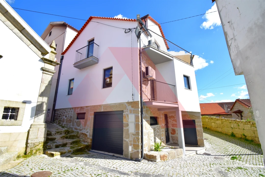Moradia T3 para Venda em Oliveira do Hospital e São Paio de Gramaços Foto 1