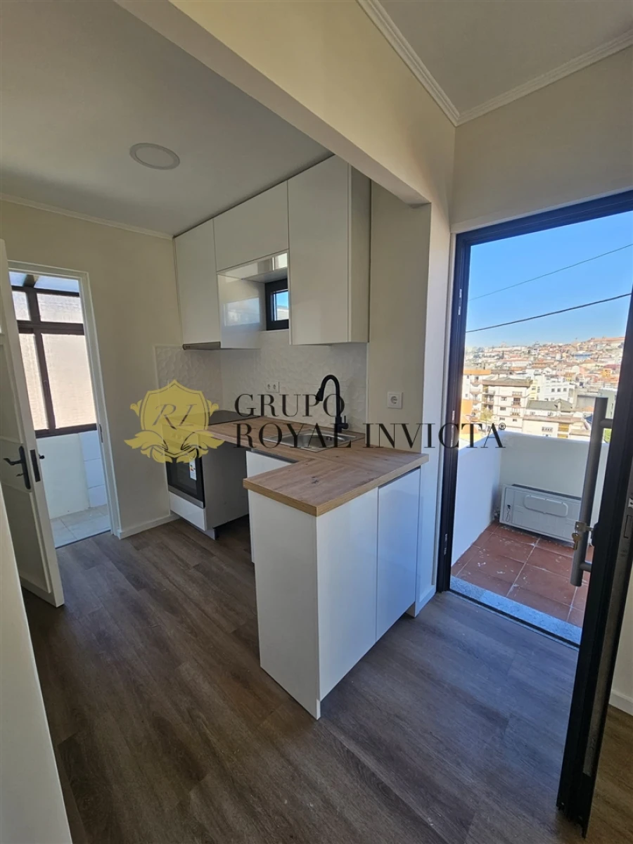 Moradia T2 para Venda em Santa Marinha e São Pedro da Afurada Foto 1