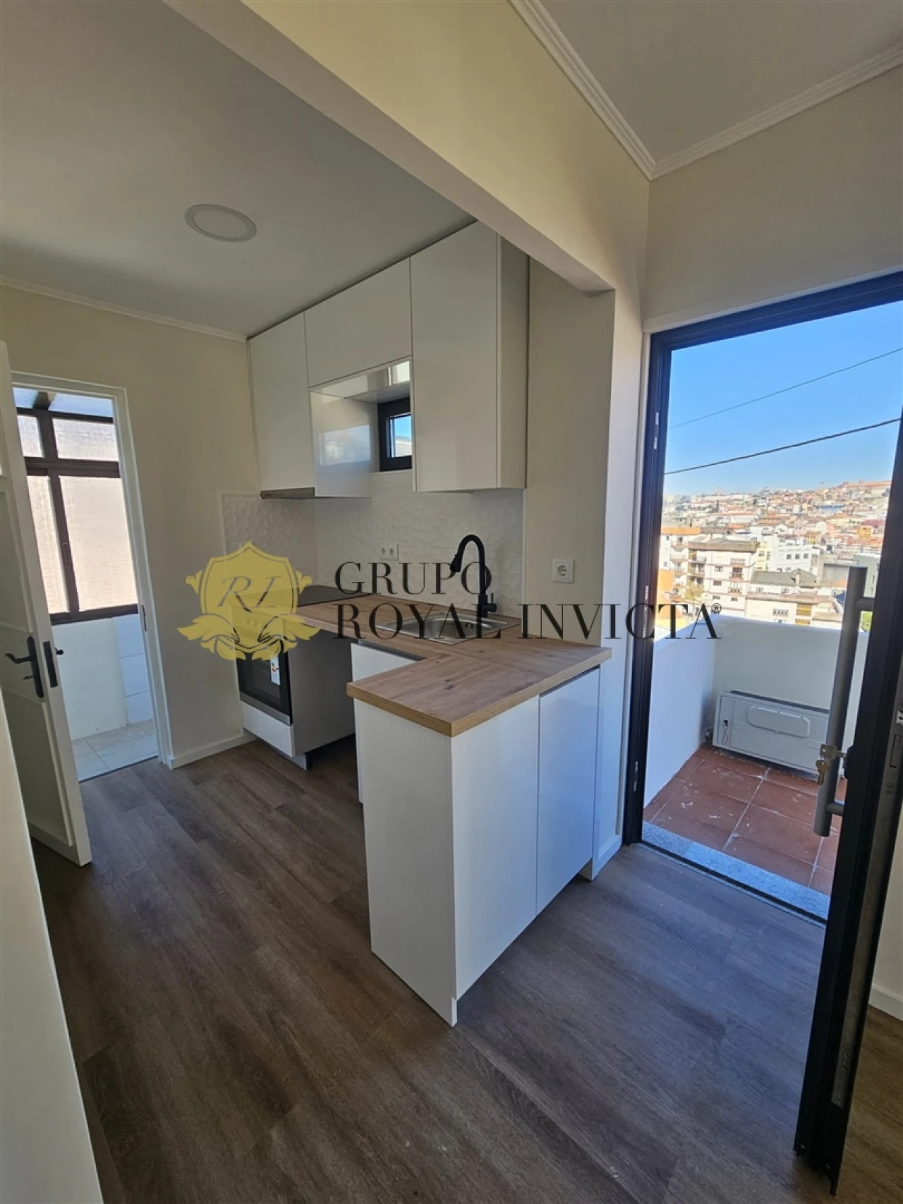 Moradia T2 para Venda em Santa Marinha e São Pedro da Afurada Foto 1