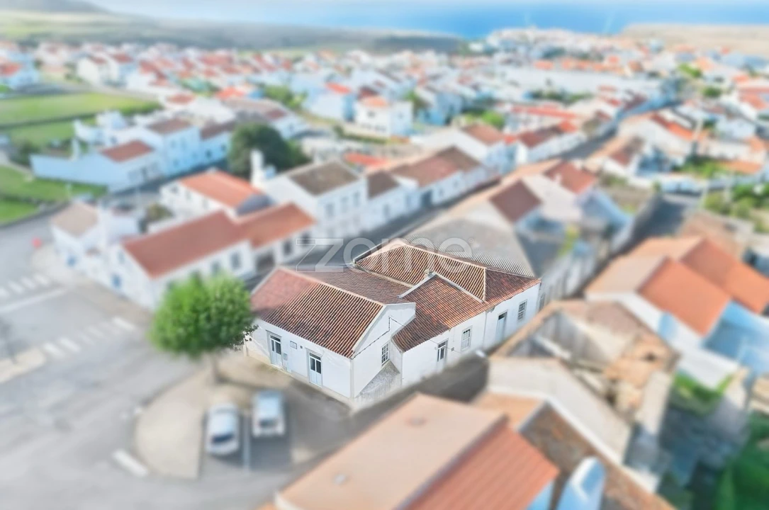 Moradia T4 para Venda em Vila do Porto Foto 3