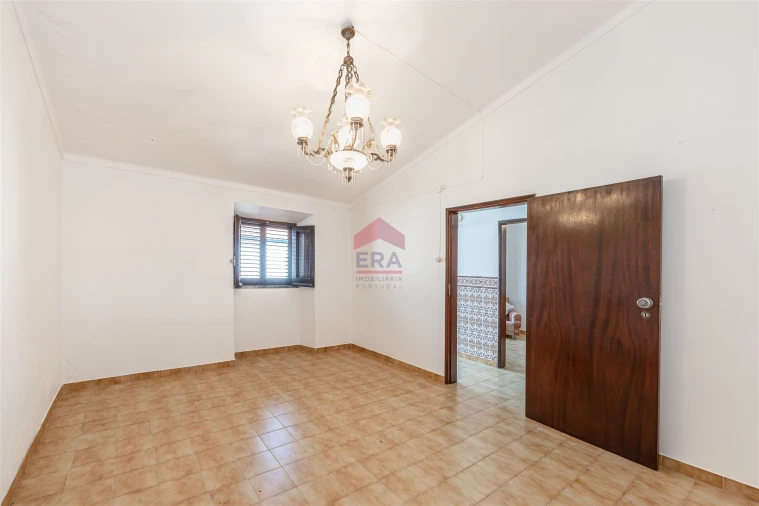 Moradia T5 para Venda em Alcaria Ruiva Foto 6