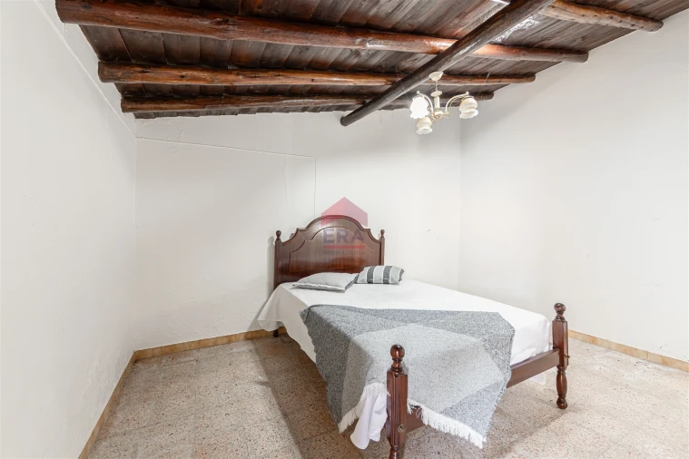 Moradia T5 para Venda em Alcaria Ruiva Foto 12