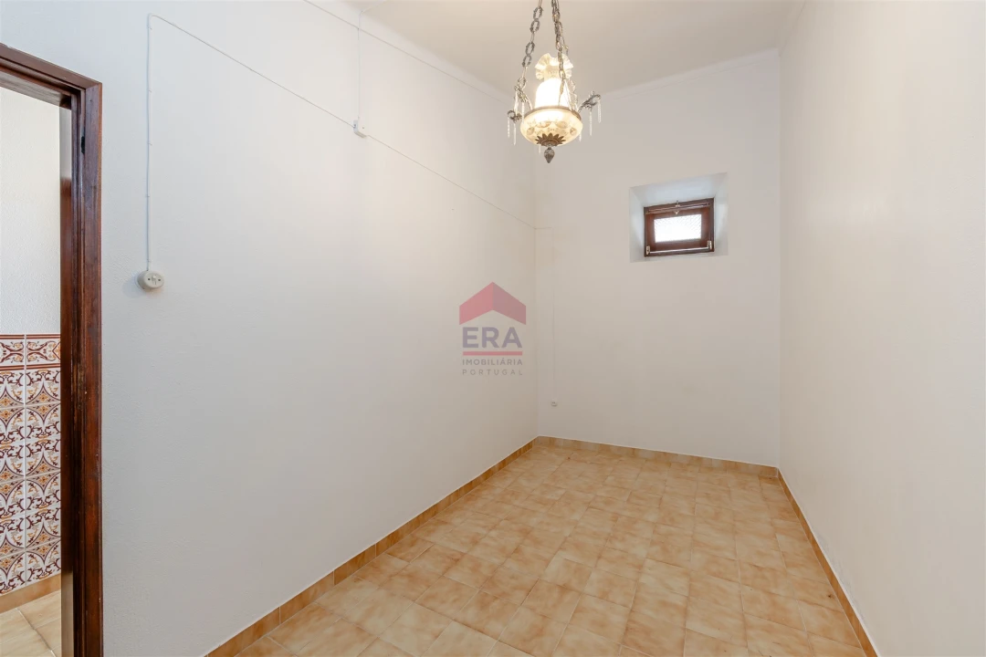 Moradia T5 para Venda em Alcaria Ruiva Foto 16