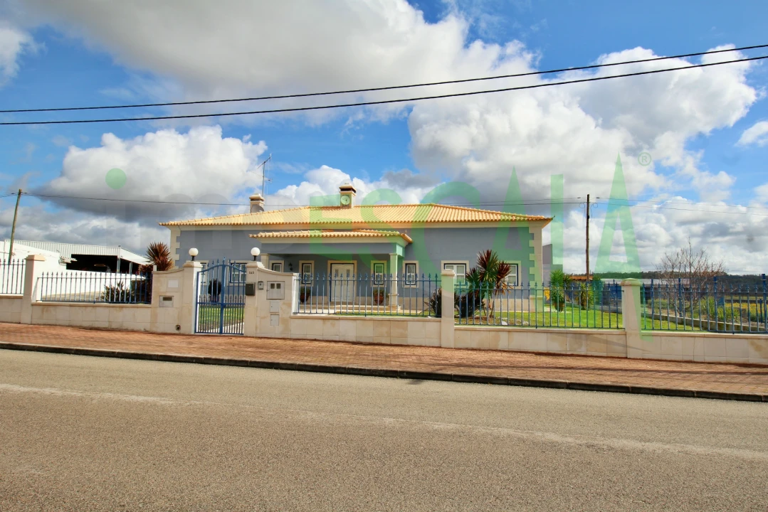 Moradia T4 para Venda em Fazendas de Almeirim Foto 59