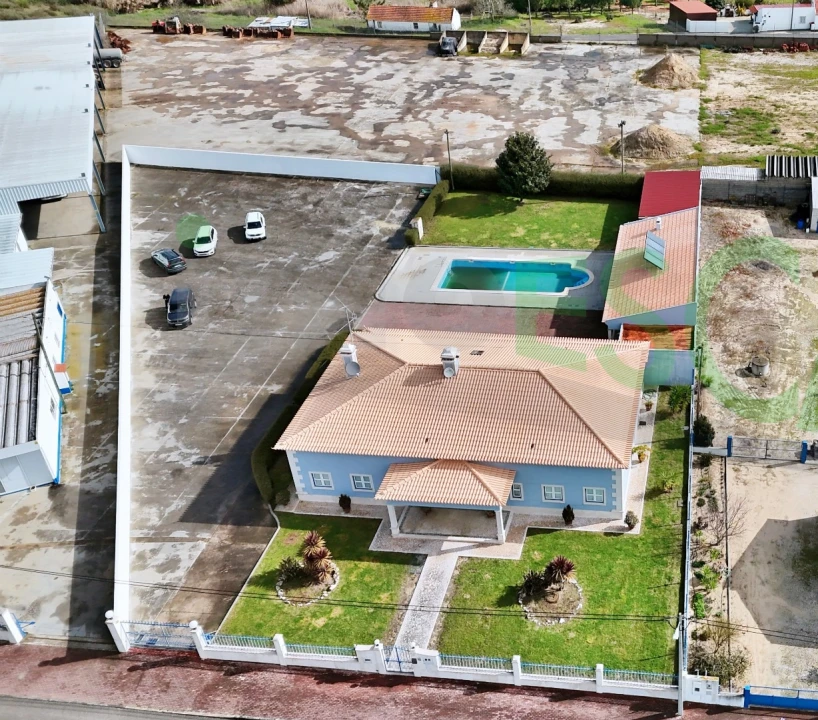 Moradia T4 para Venda em Fazendas de Almeirim Foto 51