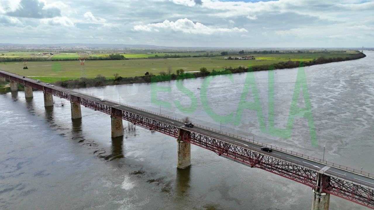 Moradia T4 para Venda em Fazendas de Almeirim Foto 57