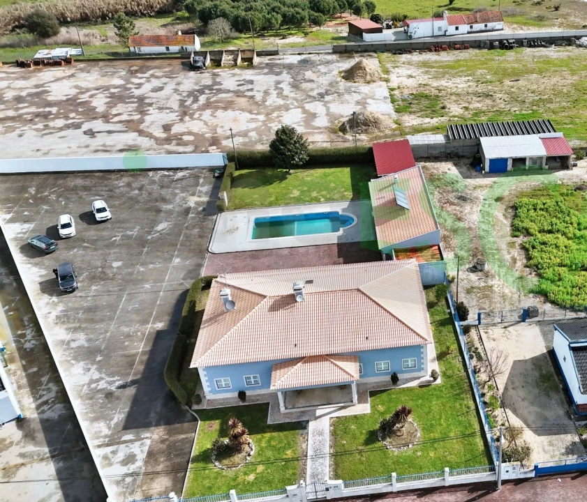 Moradia T4 para Venda em Fazendas de Almeirim Foto 1