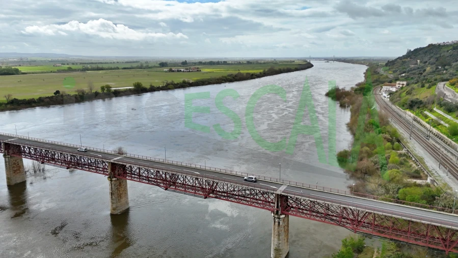 Moradia T4 para Venda em Fazendas de Almeirim Foto 58