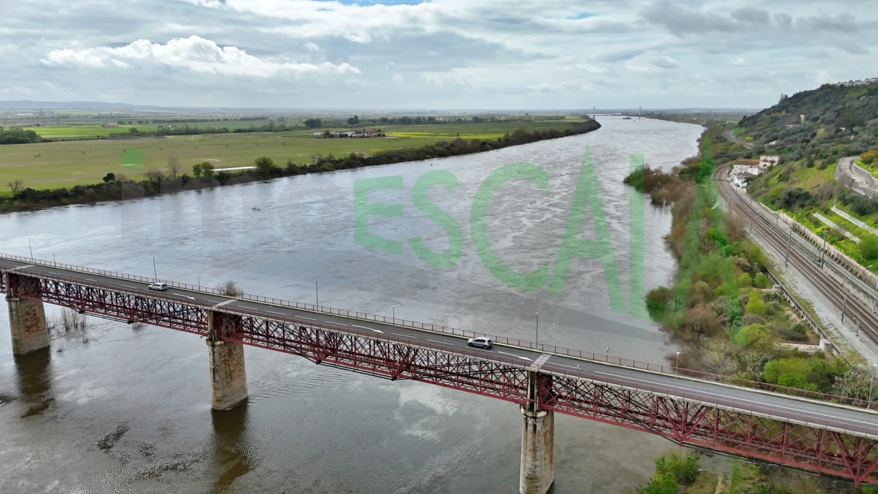 Moradia T4 para Venda em Fazendas de Almeirim Foto 58