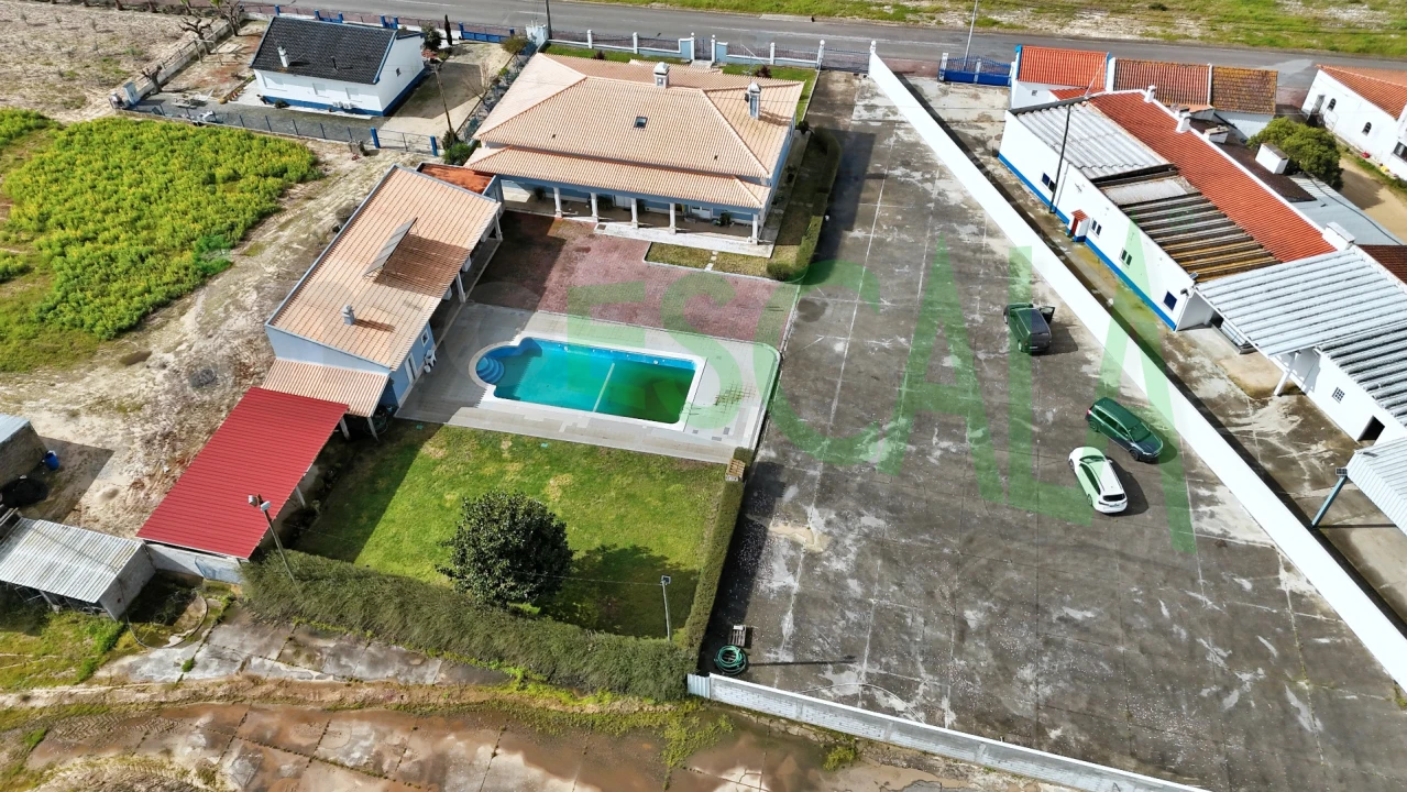 Moradia T4 para Venda em Fazendas de Almeirim Foto 53