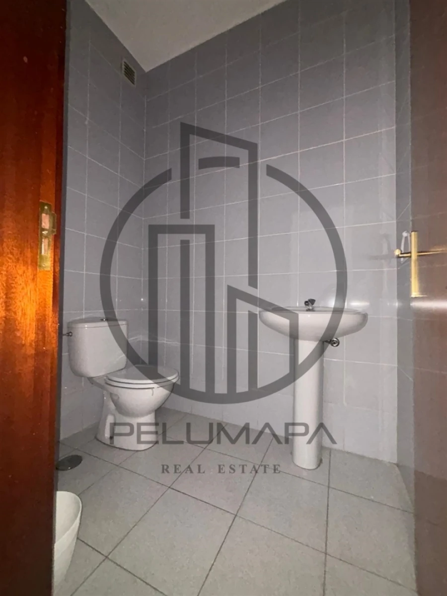 Loja para Arrendamento em Lousado Foto 4