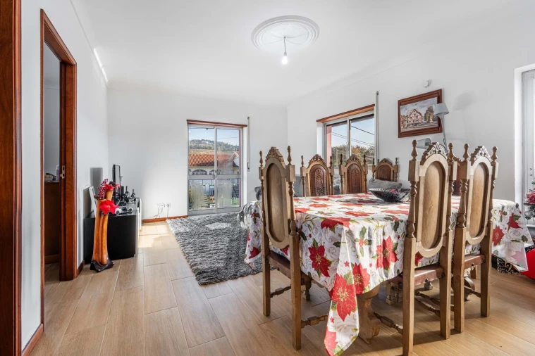 Moradia T7 para Venda em Brito Foto 14