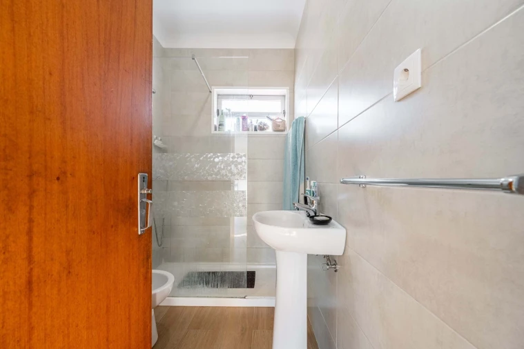 Moradia T7 para Venda em Brito Foto 13