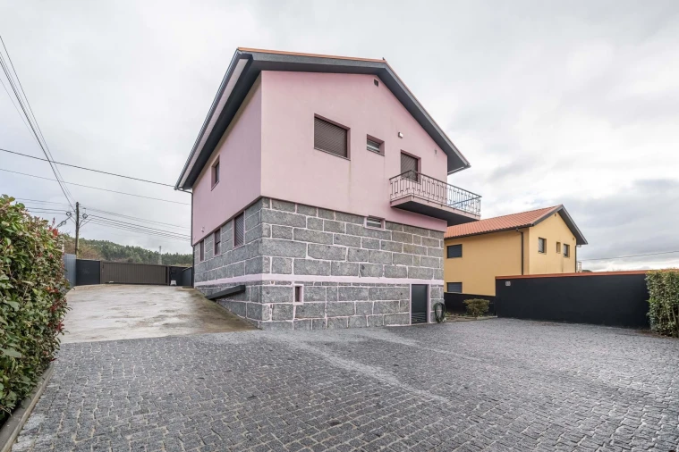 Moradia T7 para Venda em Brito Foto 5