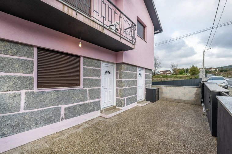 Moradia T7 para Venda em Brito Foto 6