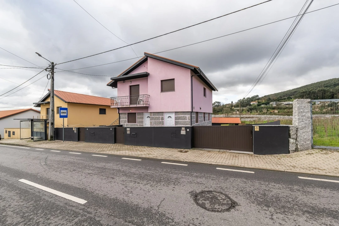 Moradia T7 para Venda em Brito Foto 4