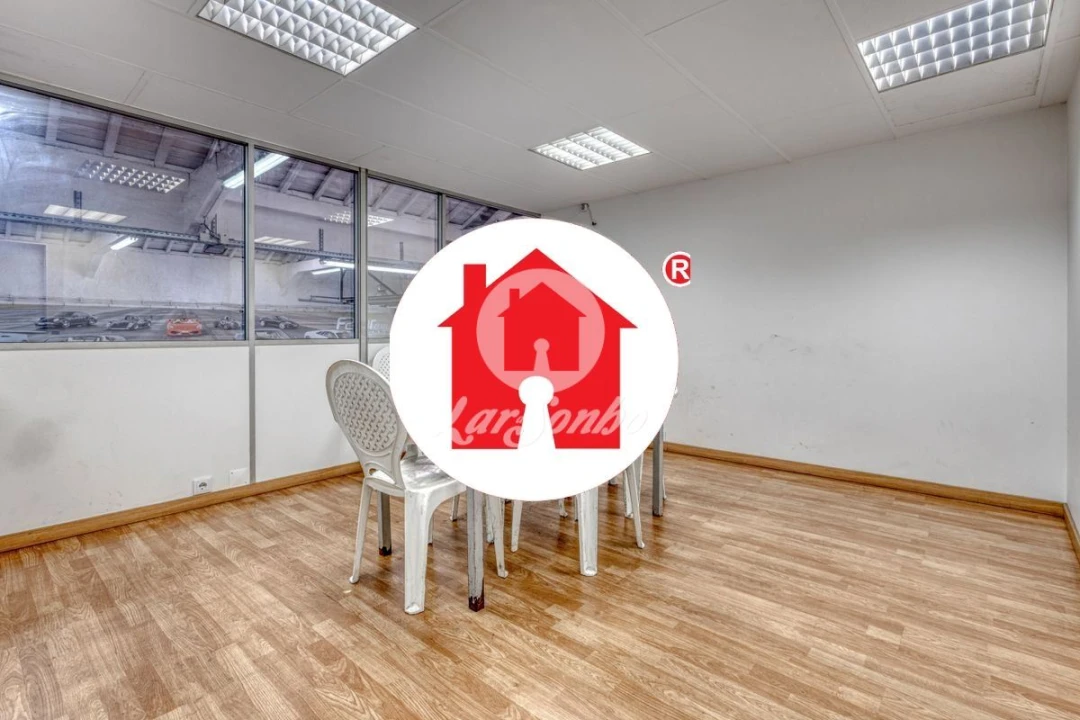 Armazém para Venda em Campanhã Foto 4