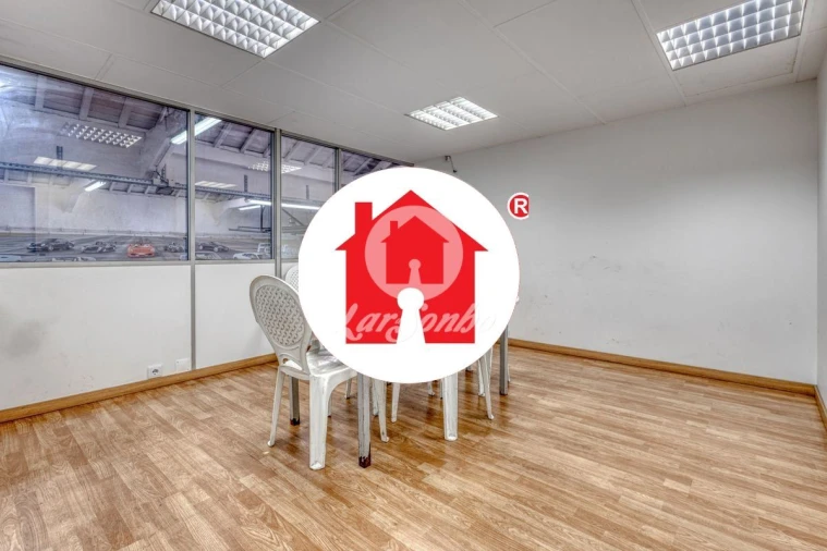 Armazém para Venda em Campanhã Foto 4