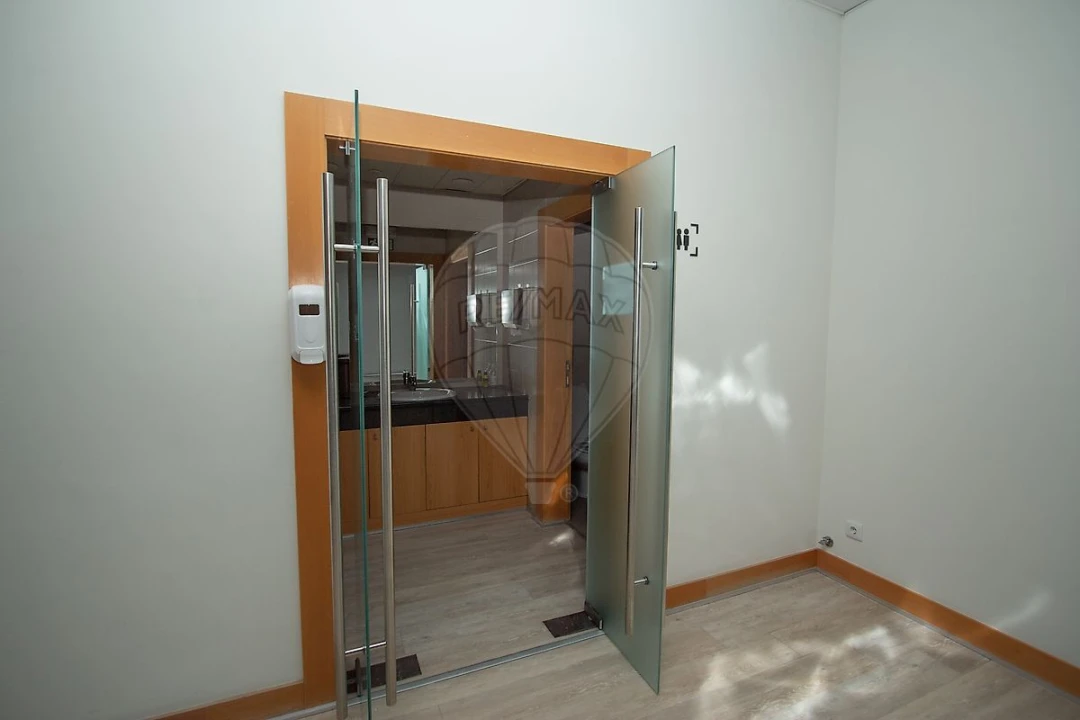 Escritório para Arrendamento em Santa Maria e São Miguel, São Martinho, São Pedro Penaferrim Foto 5