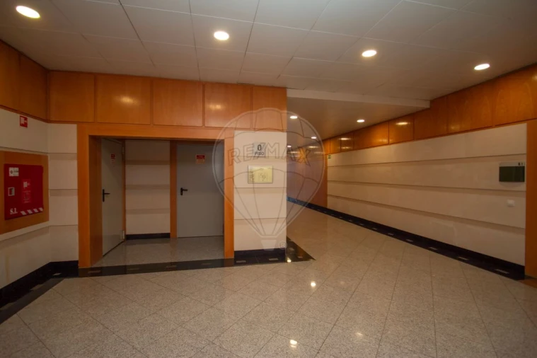 Escritório para Arrendamento em Santa Maria e São Miguel, São Martinho, São Pedro Penaferrim Foto 4