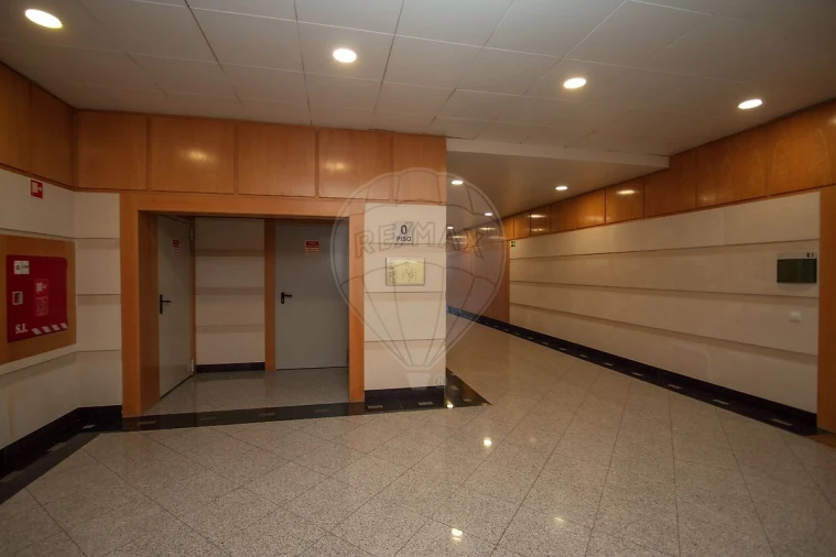 Escritório para Arrendamento em Santa Maria e São Miguel, São Martinho, São Pedro Penaferrim Foto 4