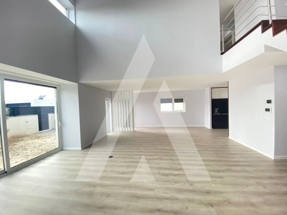 Moradia T4 para Venda em Aradas Foto 4