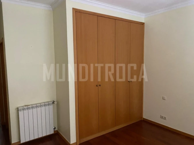 Moradia T4 para Venda em Lago Foto 7