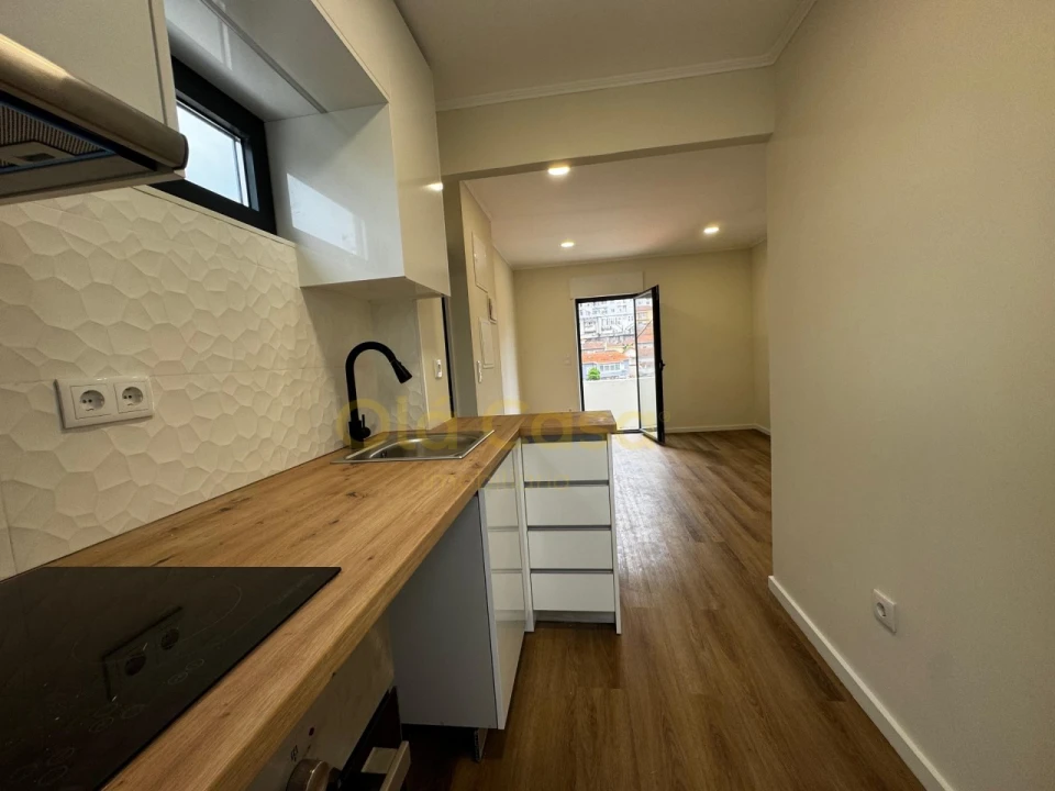 Moradia T2 para Venda em Santa Marinha e São Pedro da Afurada Foto 1