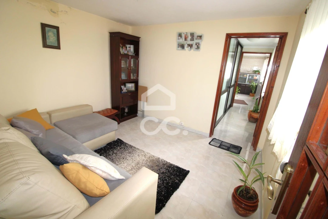 Moradia T5 para Venda em Feteiras Foto 4