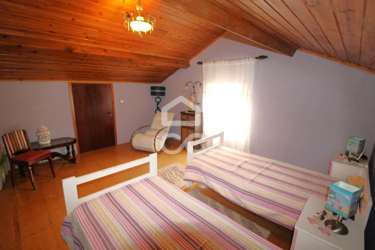 Moradia T5 para Venda em Feteiras Foto 15