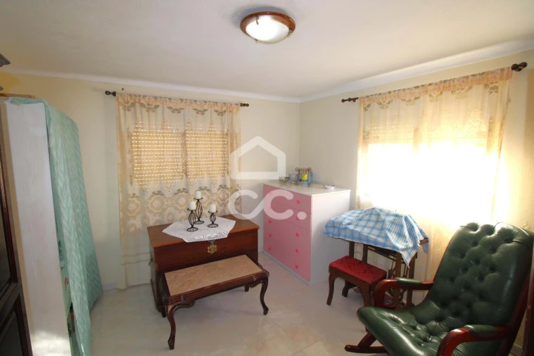 Moradia T5 para Venda em Feteiras Foto 13