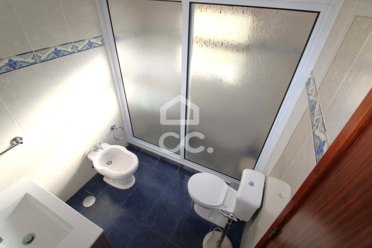 Moradia T5 para Venda em Feteiras Foto 10