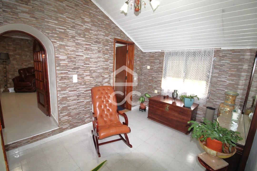 Moradia T5 para Venda em Feteiras Foto 6