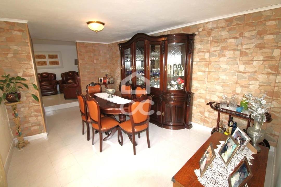 Moradia T5 para Venda em Feteiras Foto 1