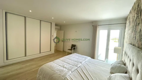 Moradia T7 para Venda em Albufeira e Olhos de Água
