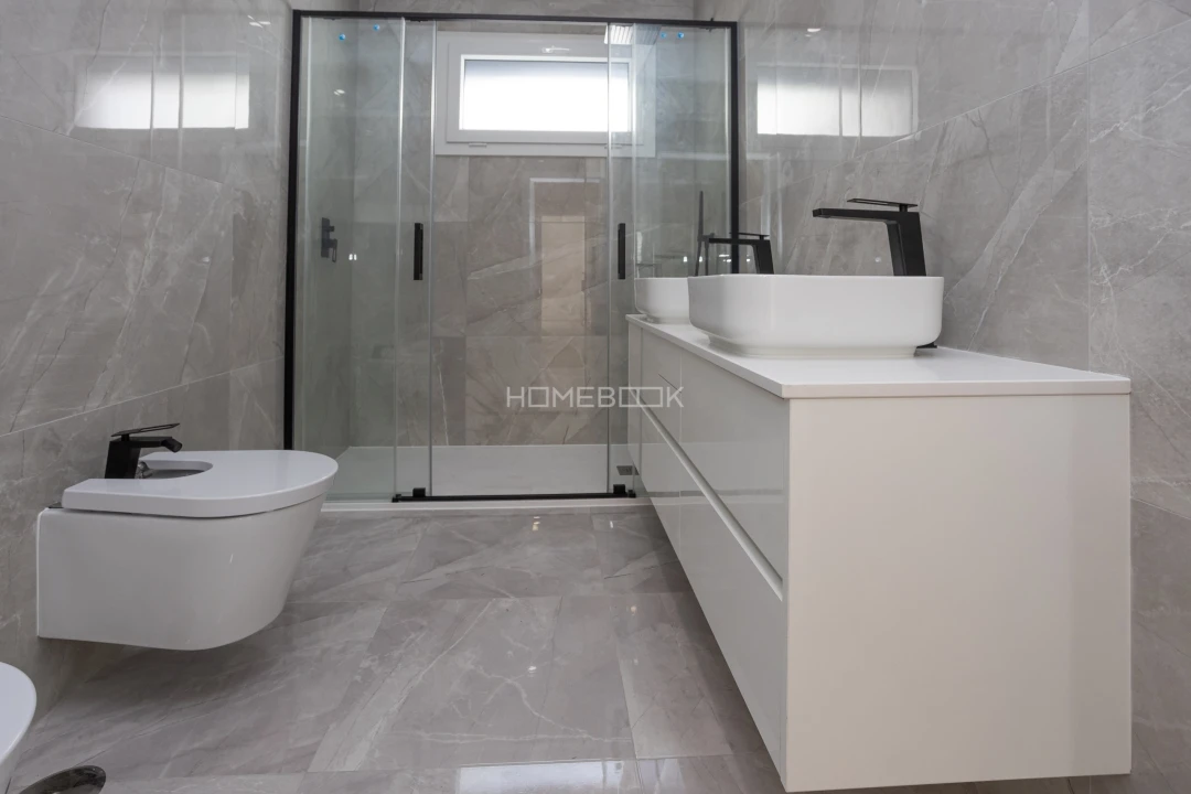 Moradia T5 para Venda em Casal de Cambra Foto 13