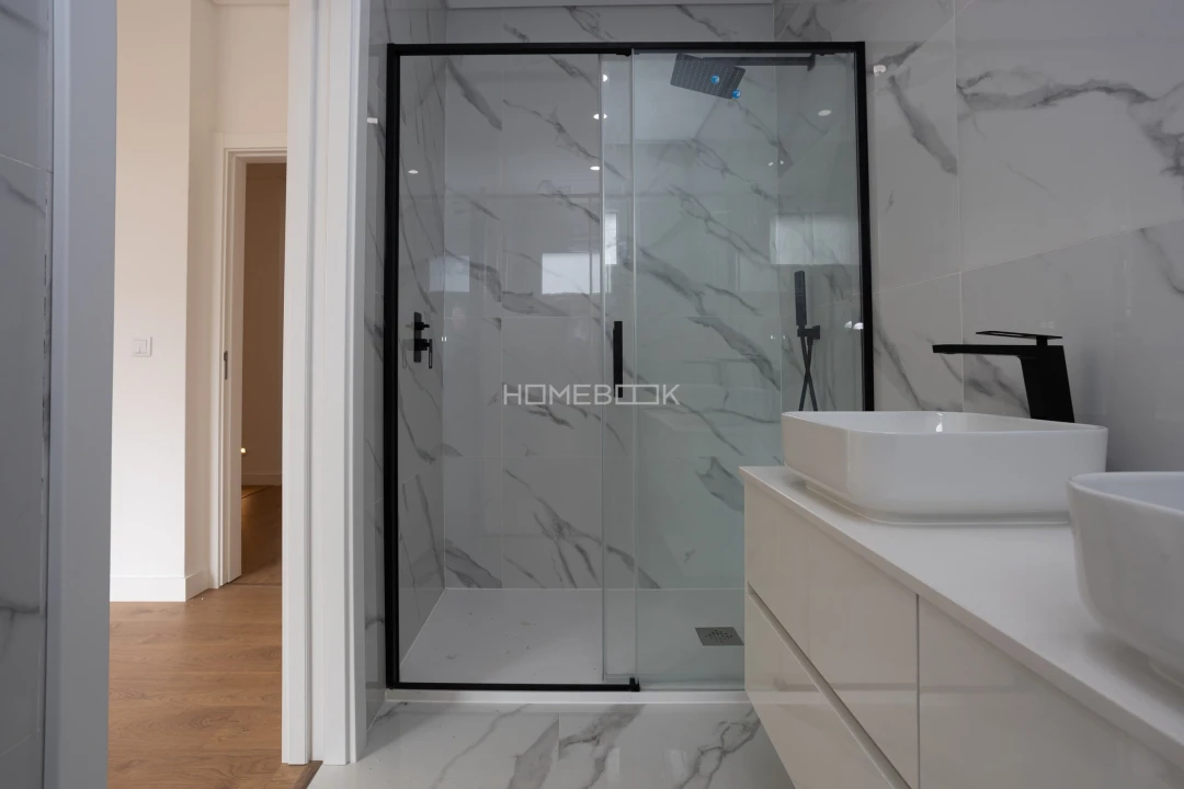 Moradia T5 para Venda em Casal de Cambra Foto 23