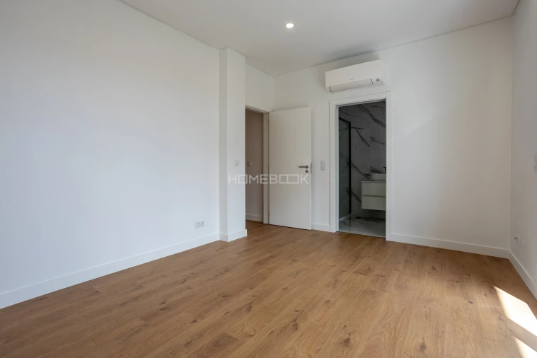 Moradia T5 para Venda em Casal de Cambra Foto 20