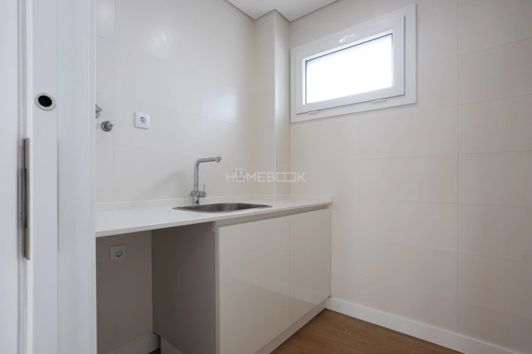 Moradia T5 para Venda em Casal de Cambra Foto 9