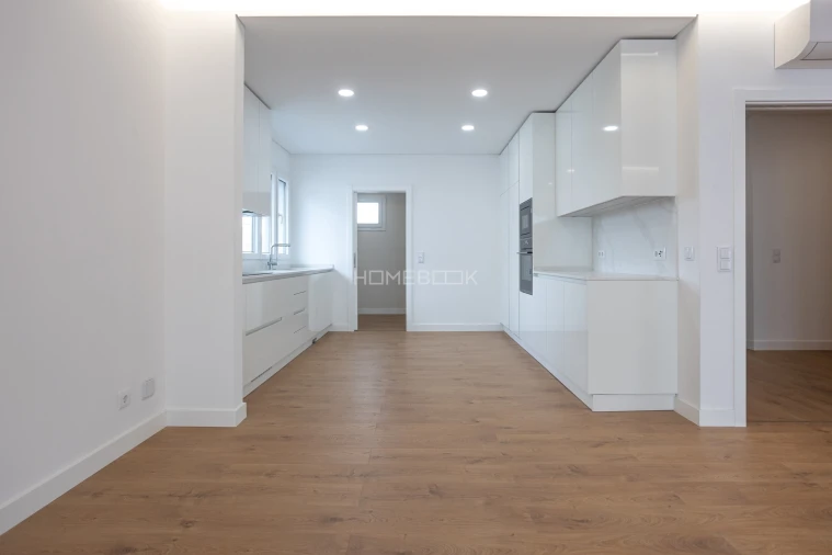 Moradia T5 para Venda em Casal de Cambra Foto 7