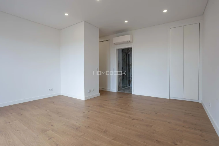 Moradia T5 para Venda em Casal de Cambra Foto 15